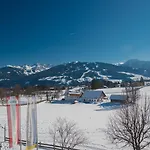 Hotel Almfrieden Hotel&romantikchalet 4*
