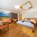 Almfrieden Hotel&romantikchalet 4*