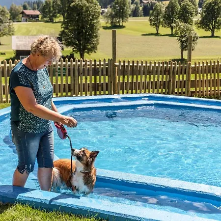 Almfrieden & Romantikchalet Hotel
