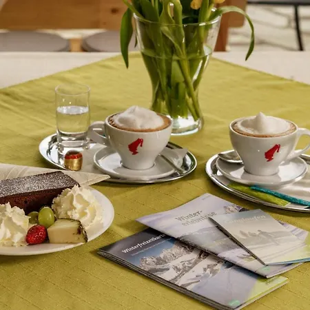 Almfrieden & Romantikchalet Hotel