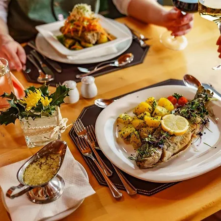 Hotel Almfrieden & Romantikchalet 4*