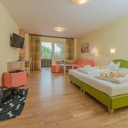 Hotel Almfrieden & Romantikchalet 4*
