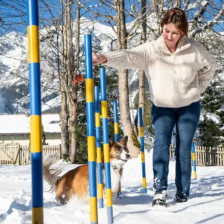 Almfrieden & Romantikchalet Hotel