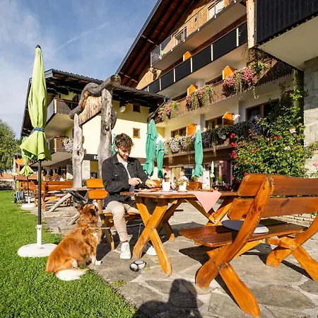 Almfrieden & Romantikchalet Hotel