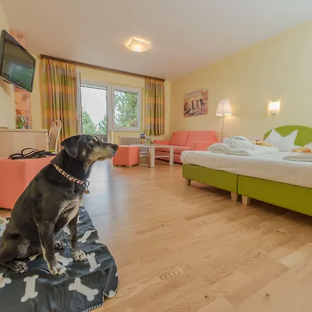 Almfrieden & Romantikchalet Hotel