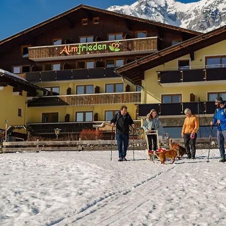 Almfrieden & Romantikchalet Hotel