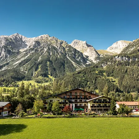 Almfrieden & Romantikchalet Hotel