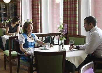 Almfrieden & Romantikchalet 4*