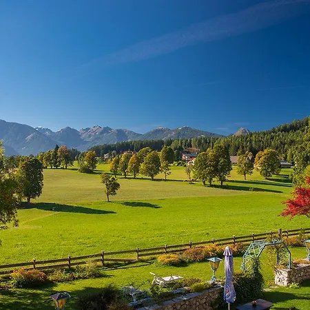 Almfrieden & Romantikchalet 4*