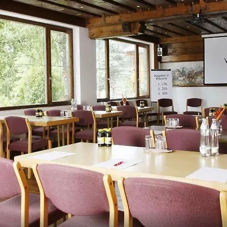 Almfrieden & Romantikchalet 호텔 4*