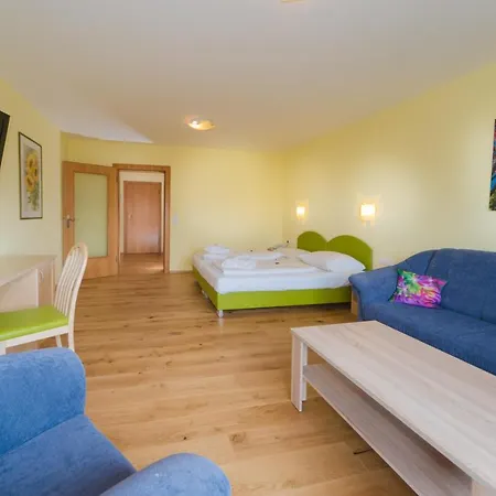 Almfrieden & Romantikchalet Hotel
