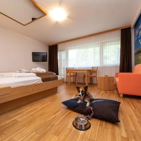 Almfrieden & Romantikchalet Hotel