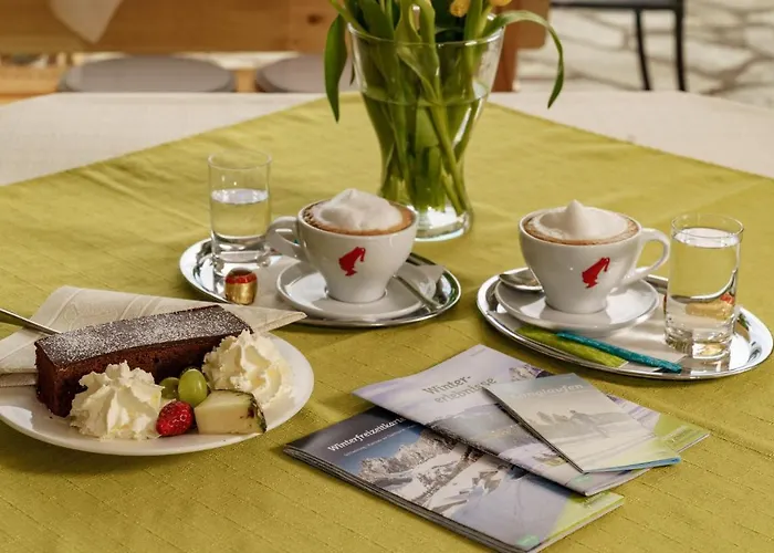 Almfrieden & Romantikchalet Hotel