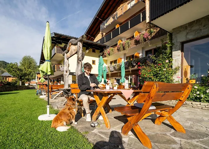 Almfrieden & Romantikchalet Hotel